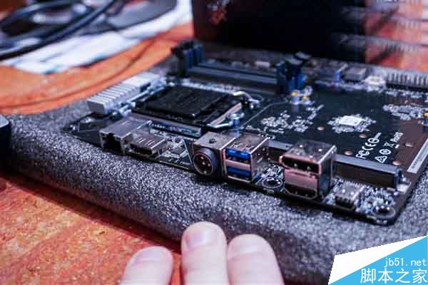 華擎展示DeskMini迷你機(jī):CPU、顯卡可自行更換