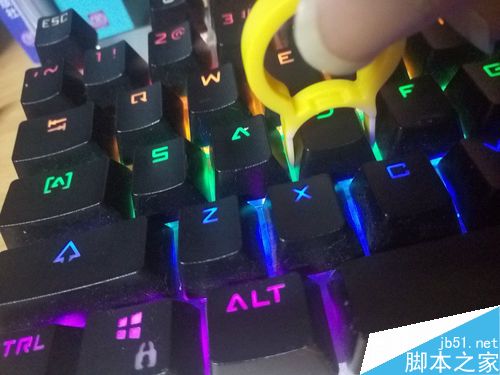 機(jī)械鍵盤鍵帽怎么拆?機(jī)械鍵盤換鍵帽方法