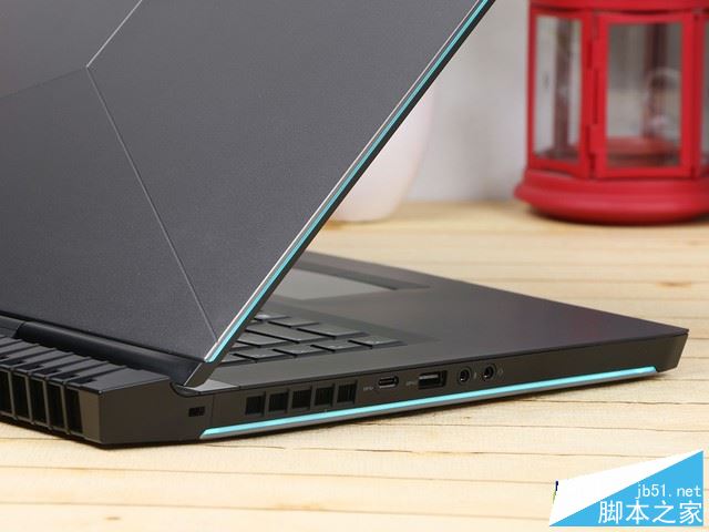Alienware15 2017值得买吗？戴尔Alienware 15 2017全面详细评测图解