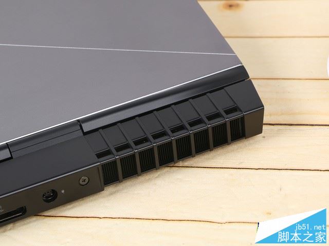 Alienware15 2017值得买吗？戴尔Alienware 15 2017全面详细评测图解
