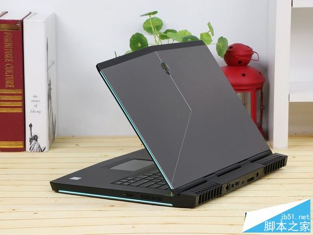 Alienware15 2017值得买吗？戴尔Alienware 15 2017全面详细评测图解