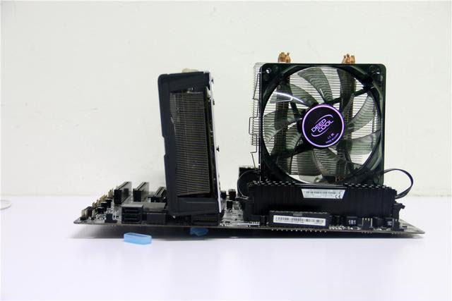 玩游戲內(nèi)存大小重要嗎 8GB和16GB內(nèi)存條玩游戲?qū)Ρ?><p>　　在所有游戲測試的內(nèi)容中，不管是1080P下，還是2K分辨率下，8G內(nèi)存跟16G內(nèi)存的游戲都沒什么差別?？梢缘贸鼋Y(jié)論，其實(shí)16G內(nèi)存并不是必要的，單就游戲而言，其實(shí)8G的內(nèi)存就夠用?？梢灶A(yù)算放在CPU或顯卡上，特別是顯卡，這樣游戲體驗(yàn)更好。</p><p>　　除非游戲優(yōu)化特別差，例如絕地求生大逃殺吃雞游戲，才需要16G的內(nèi)存。絕大部分游戲不管是1080P還是2K分辨率，8G顯存就夠了，多花錢在顯卡上才是更好的選擇。</p></div><div   id=
