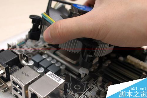 cpu散熱器怎么安裝？inter原裝散熱器安裝的詳細(xì)教程