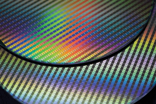 微軟自研AI芯片遇挫：轉(zhuǎn)推過渡芯片迎戰(zhàn)NVIDIA！