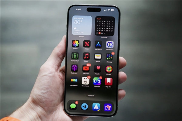 iPhone迎來歷史性轉(zhuǎn)變：蘋果iOS 26首次開放通話/信息等核心功能