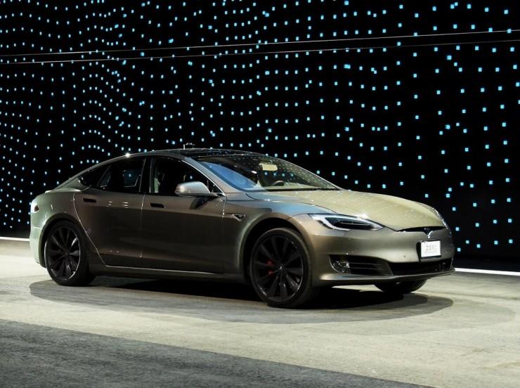 600 美元秒開(kāi)特斯拉 Model S，這幫“學(xué)院派”黑客可真牛
